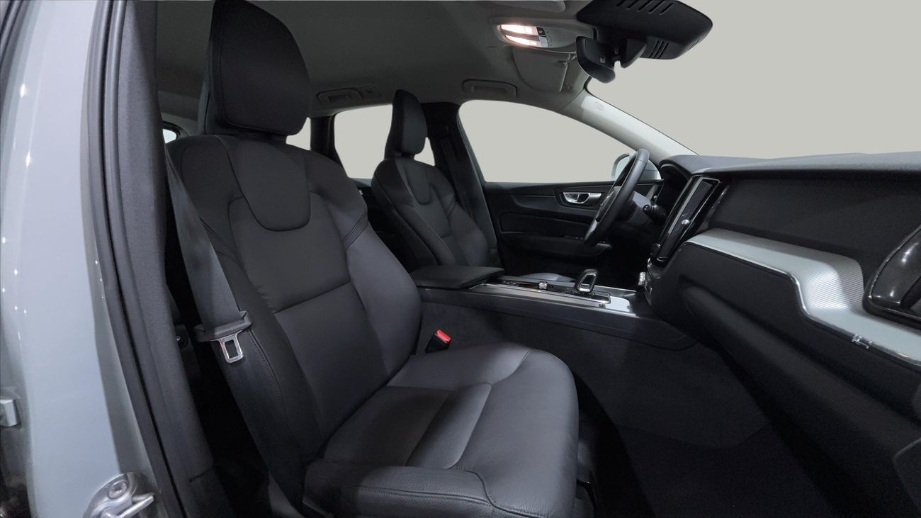 فولفو XC 60 كور كارس24 هي سوق ضخم للسيارات المستعملة موثوق ومضمون ٪كارس24 هي سوق ضخم للسيارات المستعملة موثوق ومضمون