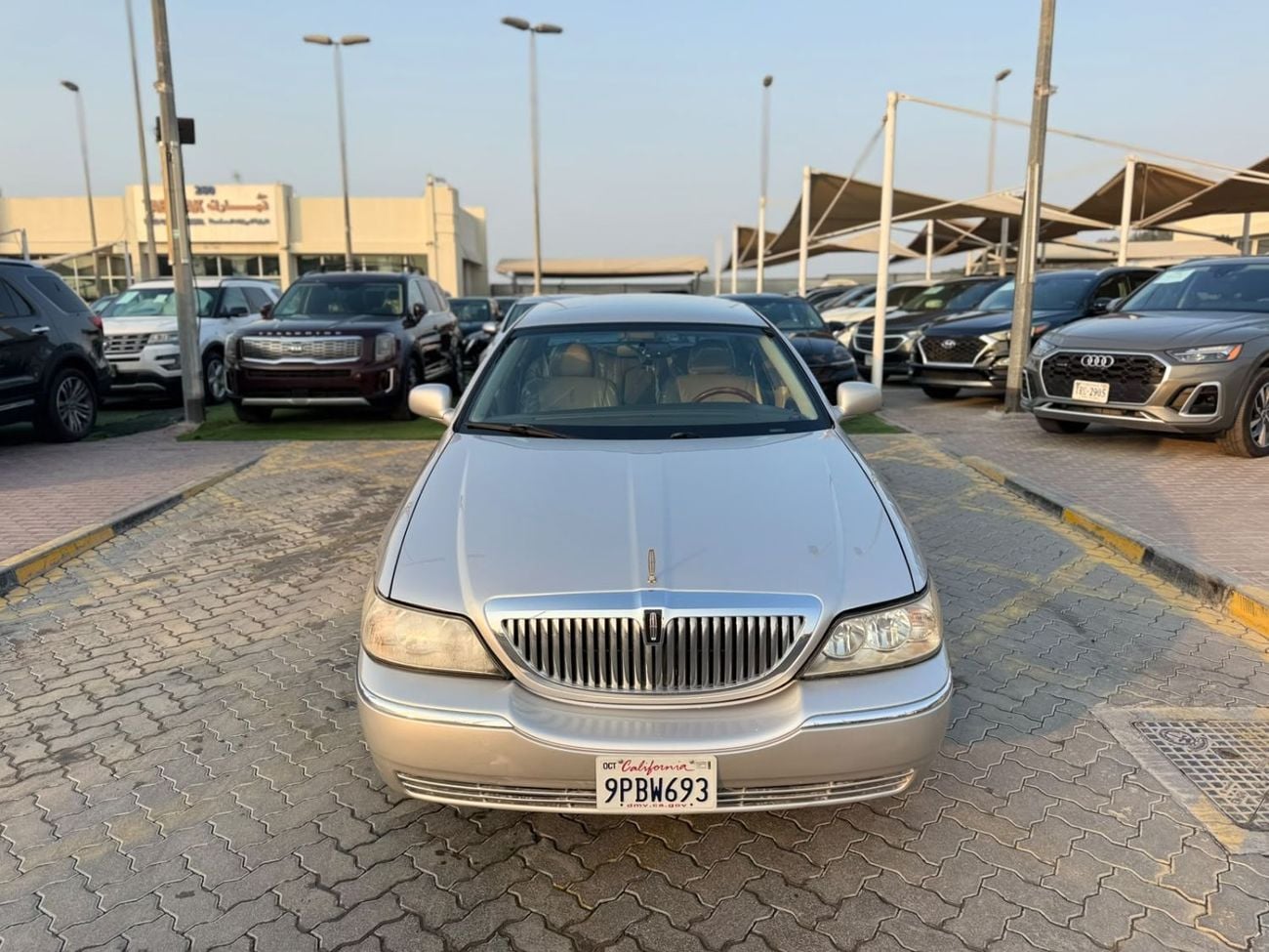 Lincoln Town Car SIGNATURE VERY CLEAN CAR LOW MILEAGE