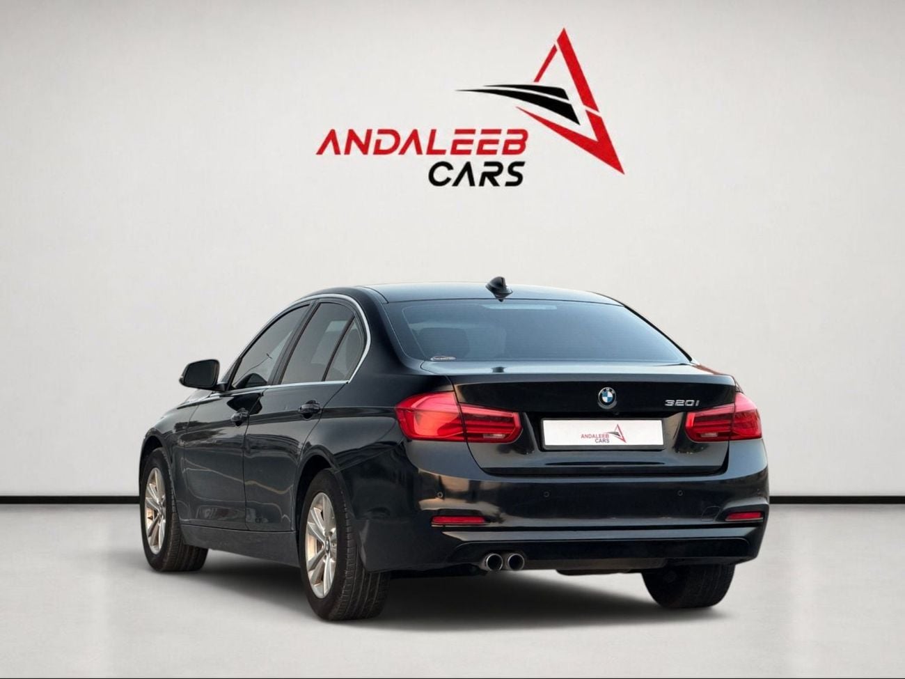 BMW 320i STANDARD BMW 320i | 2.0L TURBO | 184 HP | GCC SPECS | 2017