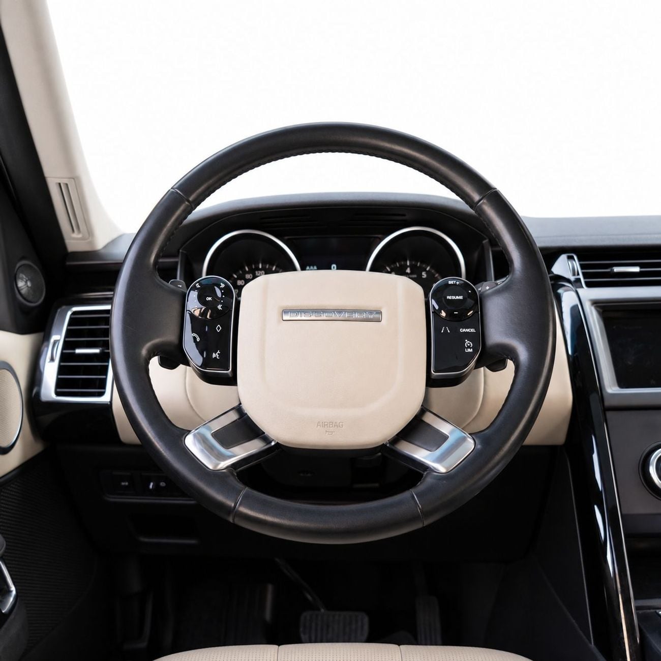 Land Rover Discovery SE AED 1,340 P.M • 0% Downpayment • Land Rover Discovery • 1 Year Warranty