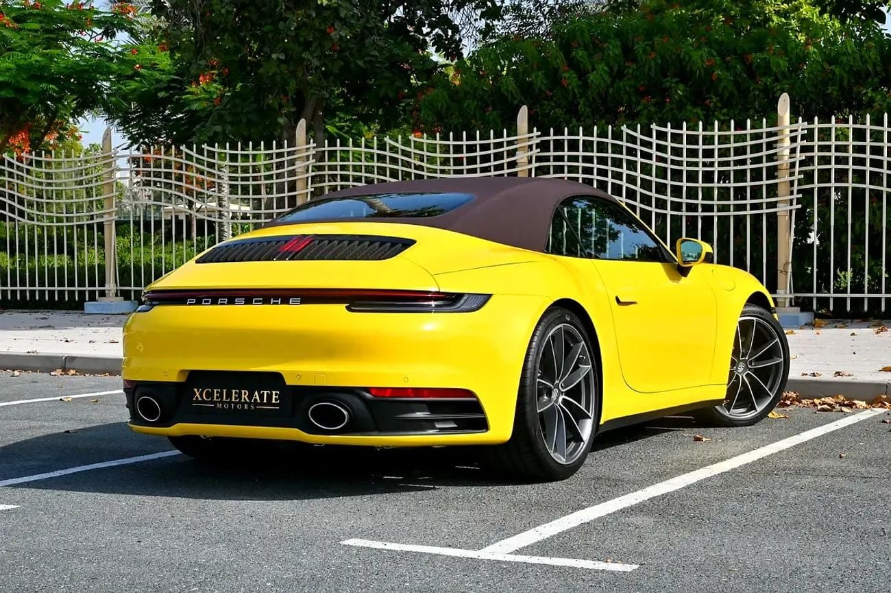 Porsche 911 CARRERA Cabriolet | Racing Yellow / Brown Roof | 379 HP | 989 KM | Warranty