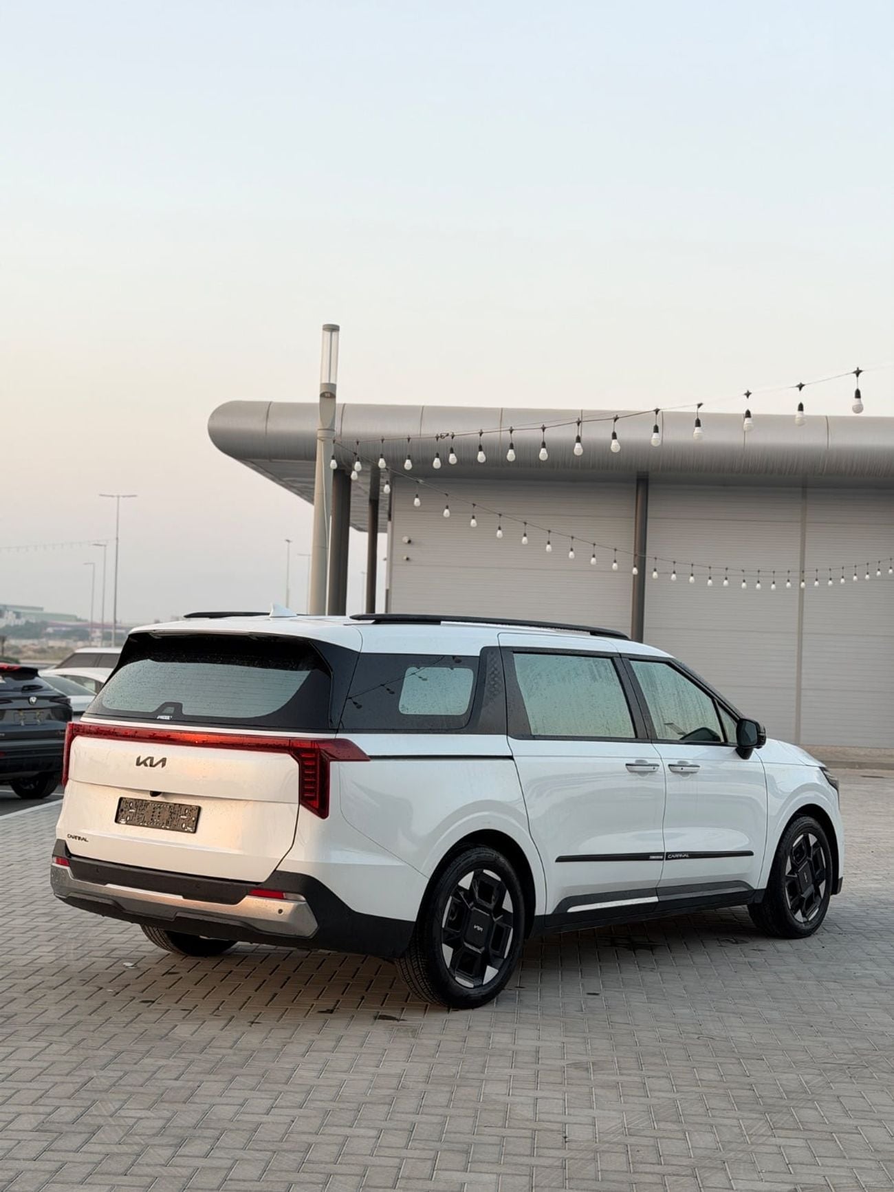 Kia Carnival EX DLX