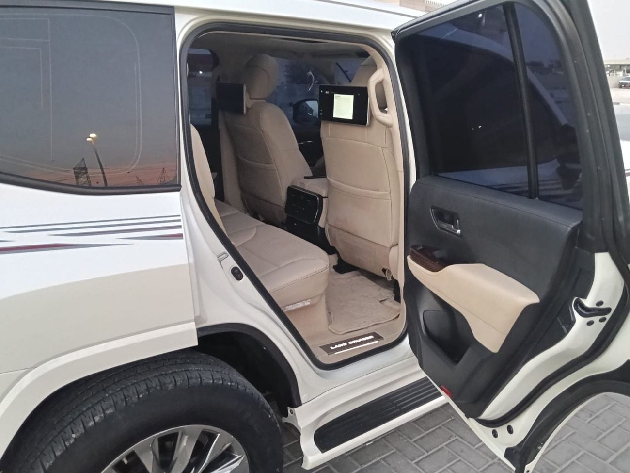 Toyota Land Cruiser VXR Twin Turbo 3.3L Diesel model 2022 Very neat and clean Title