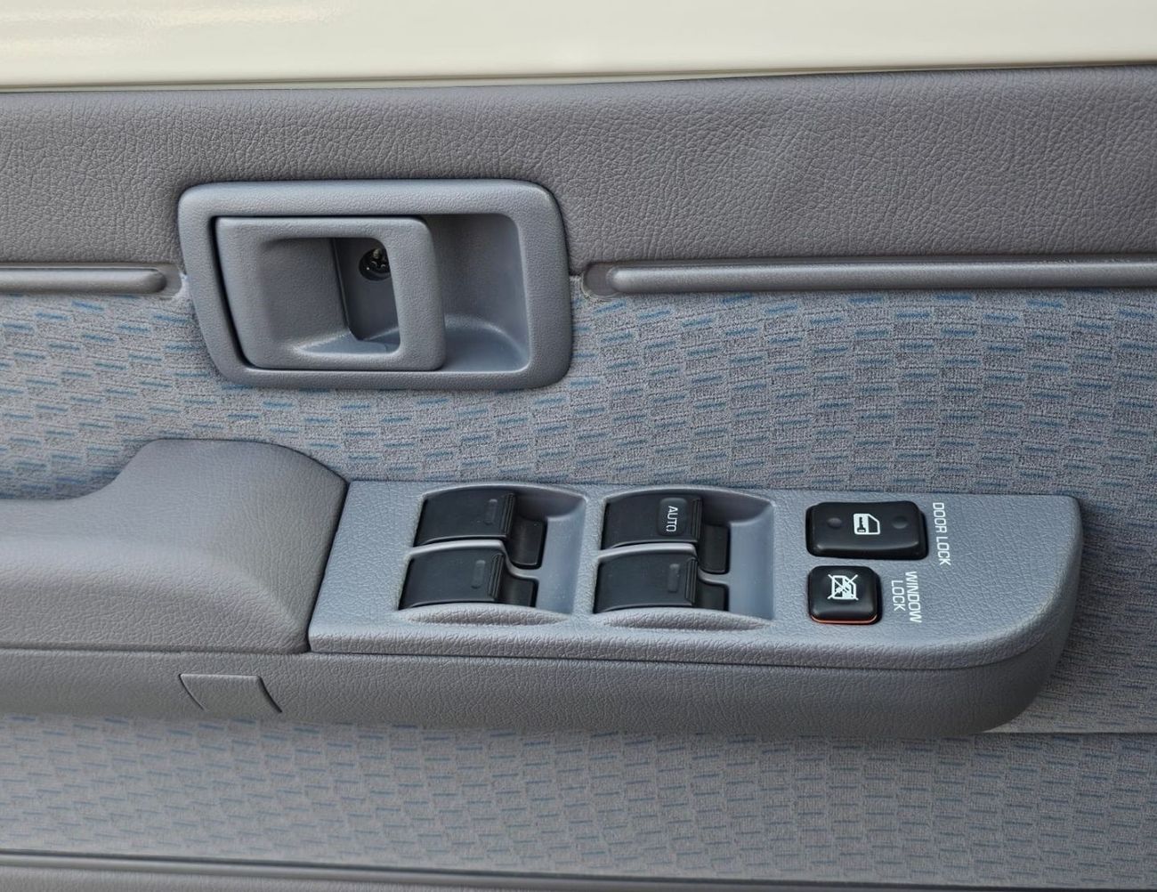 Toyota Land Cruiser 70 HARDTOP LC76 LXA 5 DOOR || 4.0L PETROL M/T | REAR CAMERA | PWR WINDOWS | SNORKEL (CODE # 76MM)