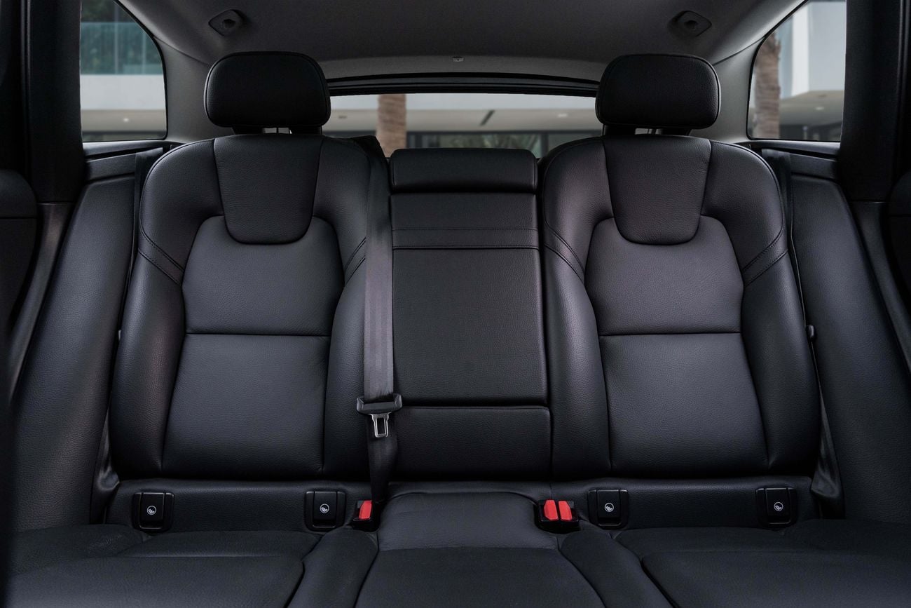 Volvo XC60 MOMENTUM B5 | 1,959 P.M | 0% Downpayment | VOLVO WARRANTY | ONE OWNER!