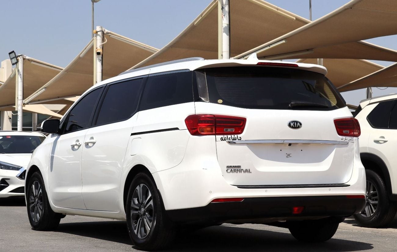 Kia Carnival EX ACCIDENTS FREE - GCC - PERFECT CONDITION INSIDE OUT - MID OPTION