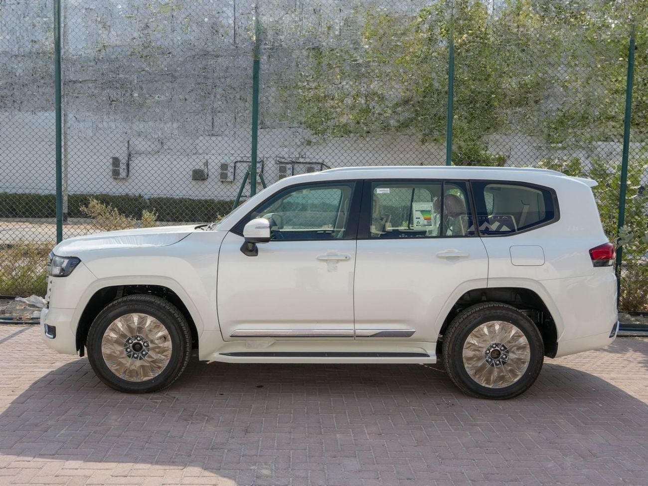 Toyota Land Cruiser GXR TOYOTA Land Cruiser GXR 3.5 TT Petrol AT With , Radar JBL , 360 Camera , Compressor | Saudi Specs Av