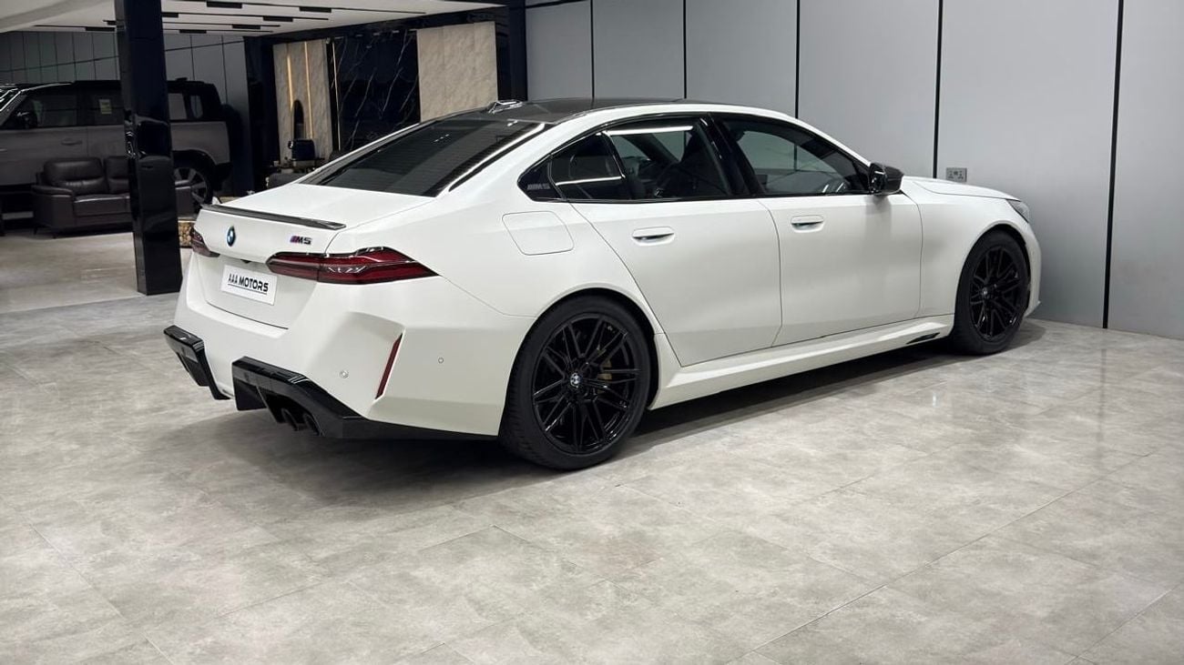 BMW M5 STANDARD GCC competition