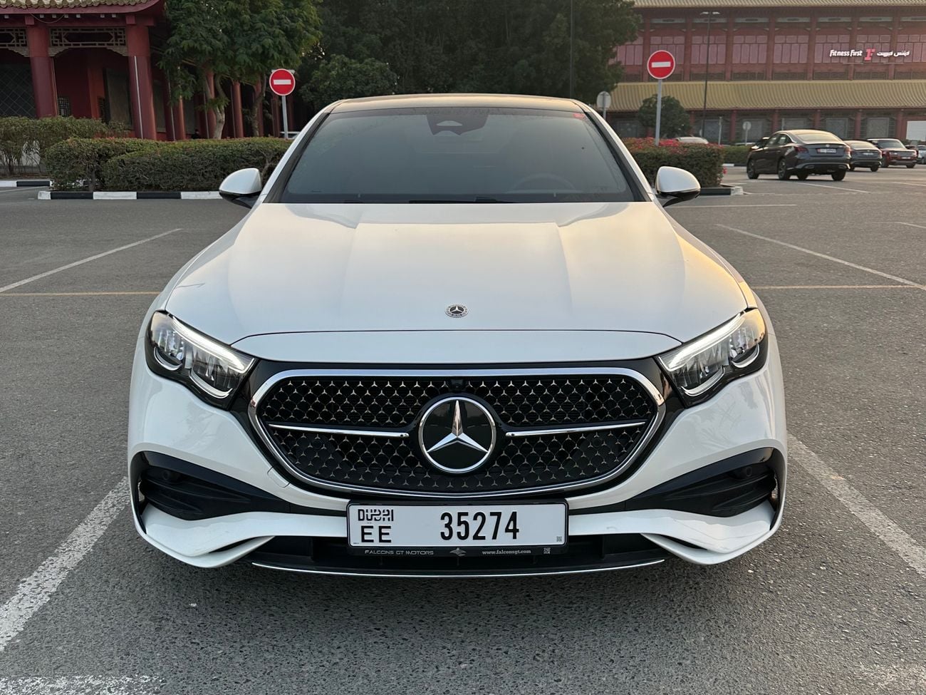 مرسيدس بنز E200