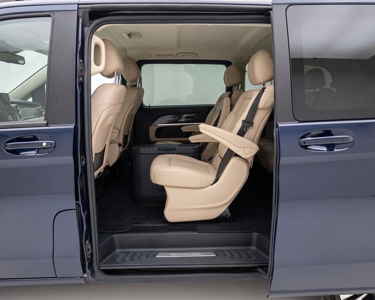 Mercedes Benz V 250 AVANTGARDE LWB l GCC Specs | AED 1,482 / Monthly