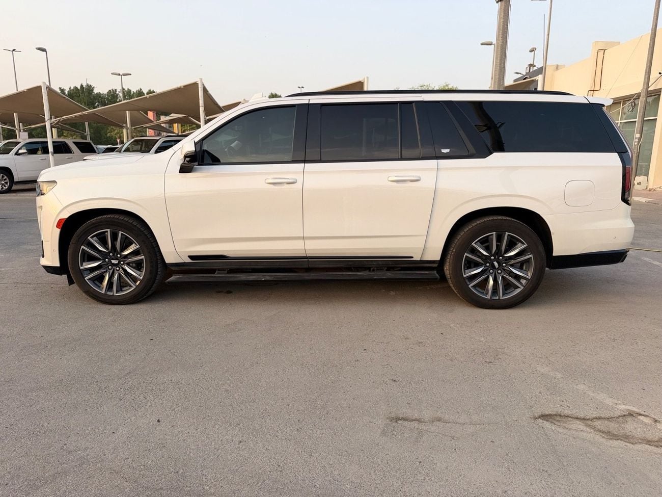 كاديلاك إسكاليد ESV PREMIUM LUXURY