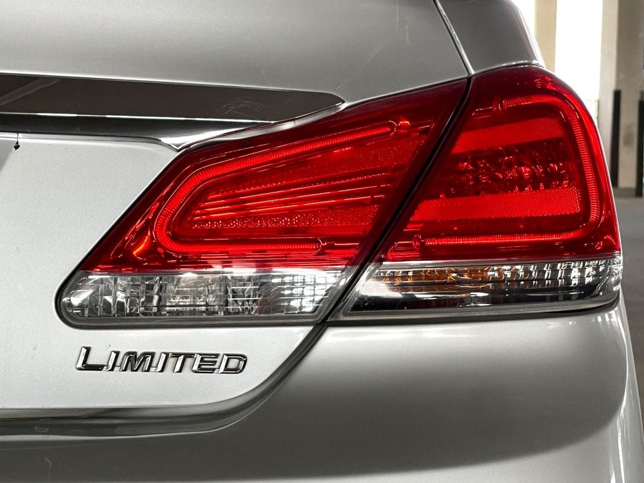 Toyota Avalon LIMITED | GCC Specification