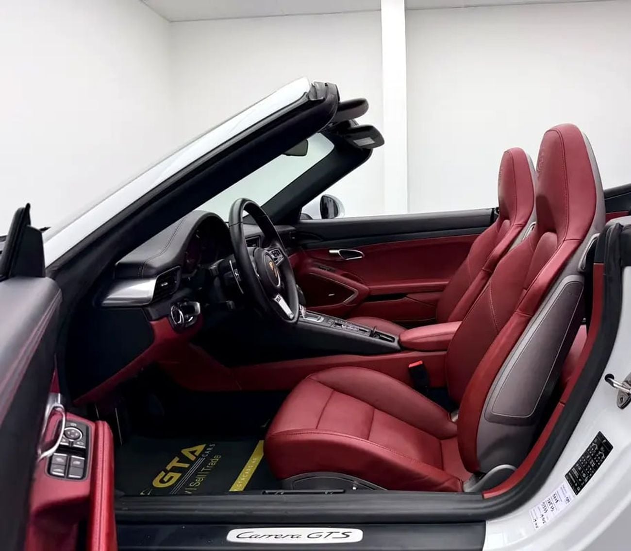 بورش 911 كاريرا جي تي إس Cabriolet, Warranty, Full Service History, GCC