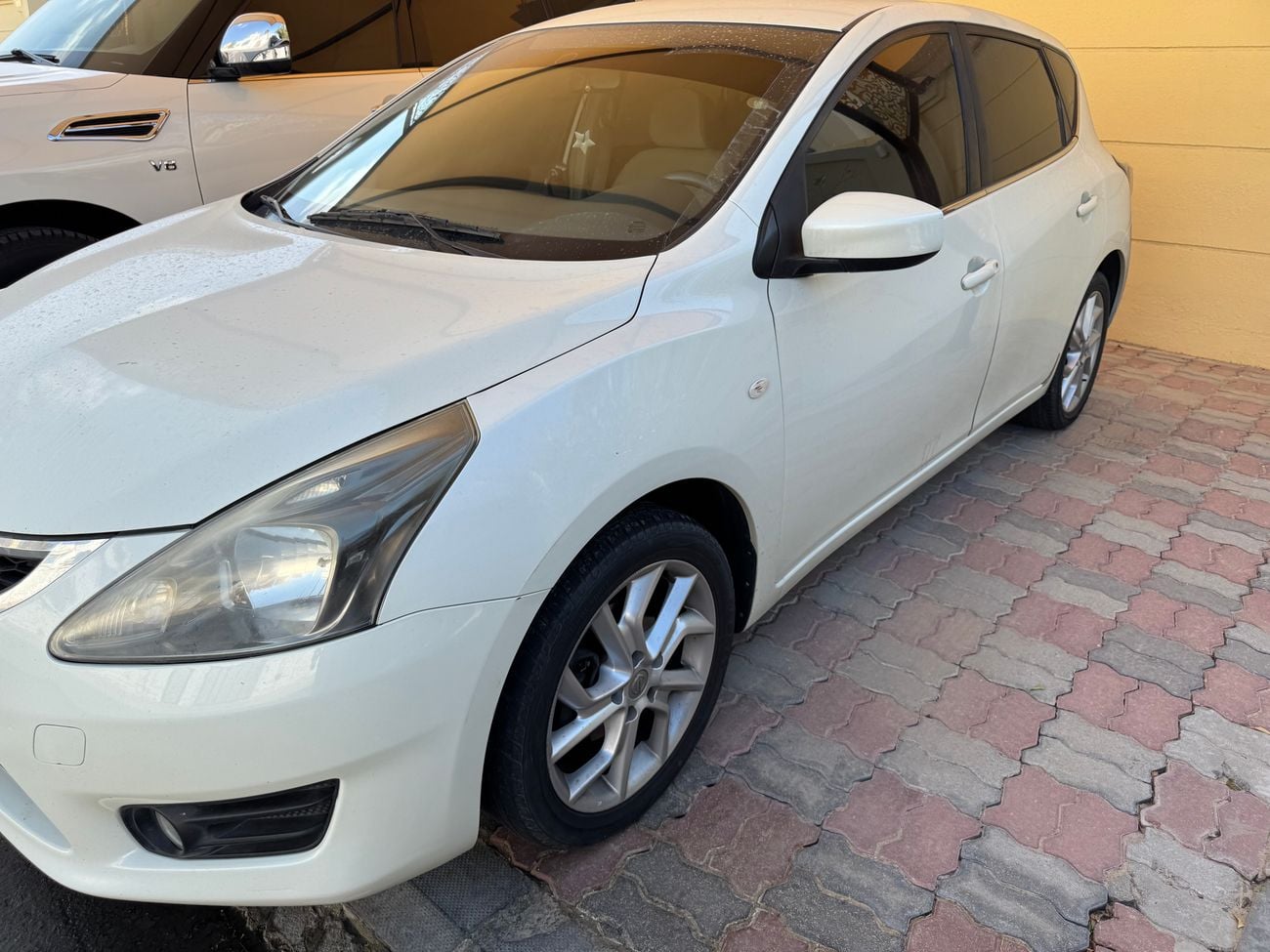 Nissan Tiida SV