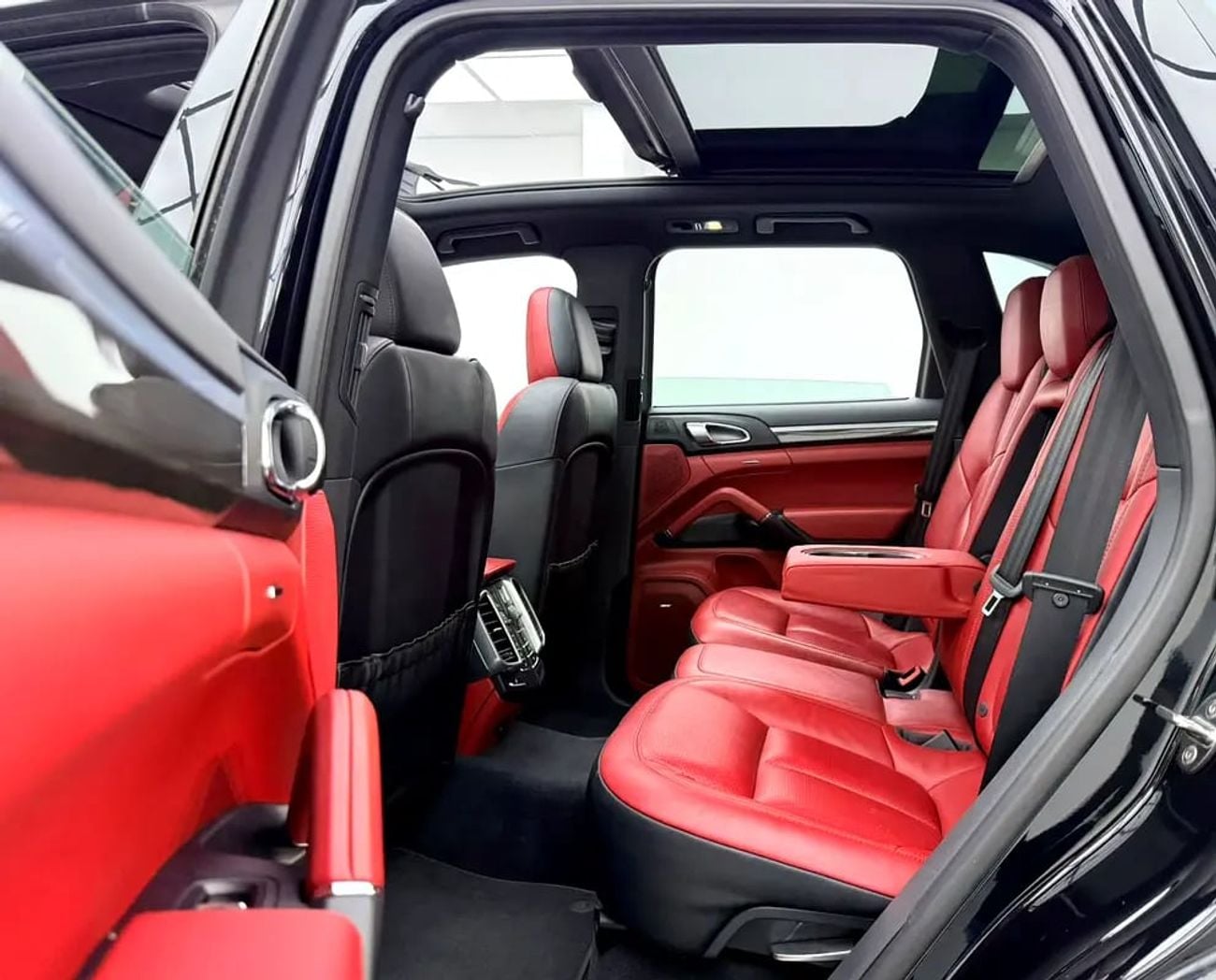 Porsche Cayenne S, Full Service History, Carbon Fiber Interior, Fully Loaded, GCC