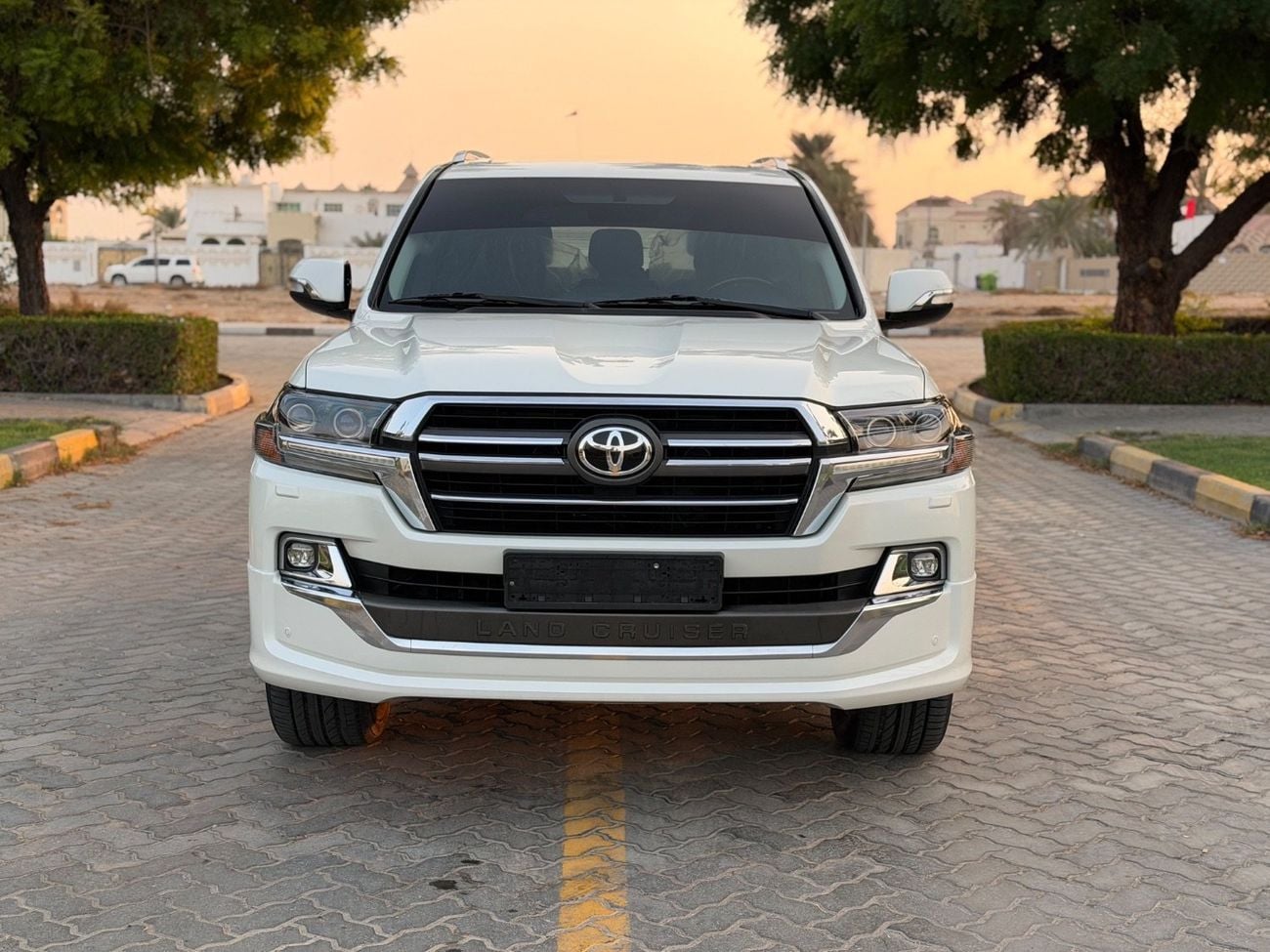Toyota Land Cruiser GXR Grandturing V8