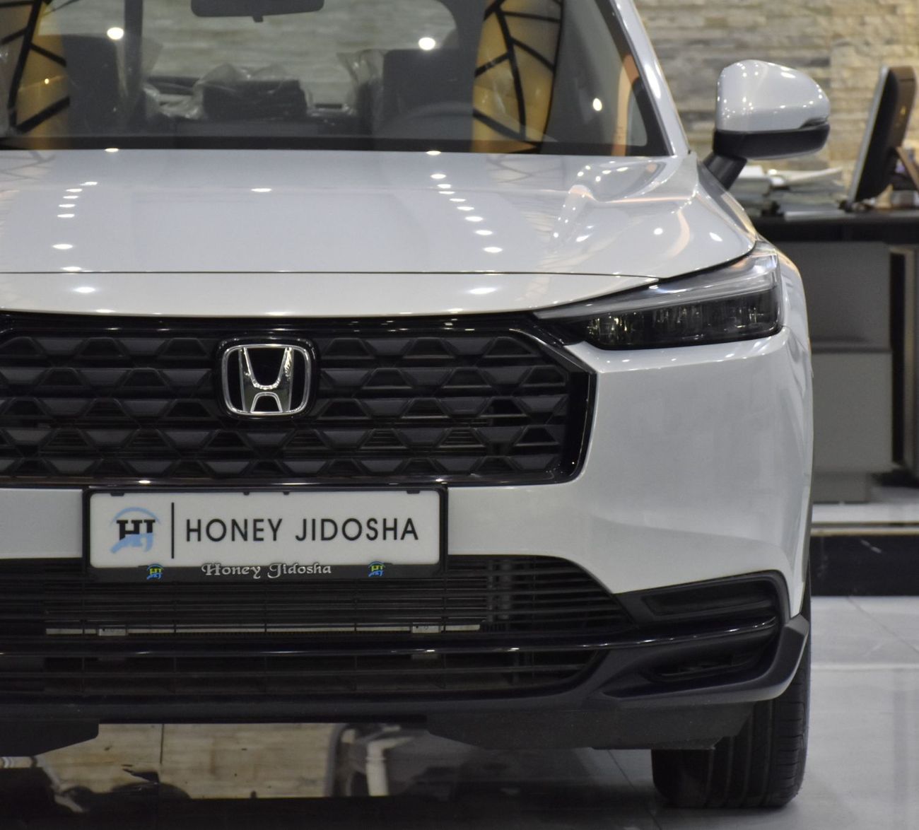 هوندا HRV LX عرض ممتاز على سيارة هوندا HR-V سعة 1.5 لتر (موديل 2025) باللون الفضي بمواصفات خليجية