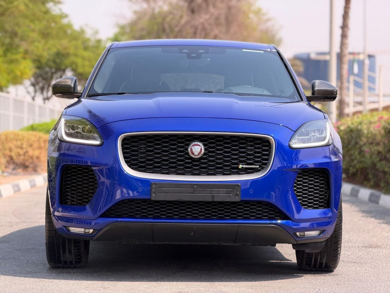جاكوار E Pace R-DYNAMIC SE P250 جاكوار إي بيس 2018، خليجية، قطعت 90,000 كم، بدون حوادث، مفتاحان