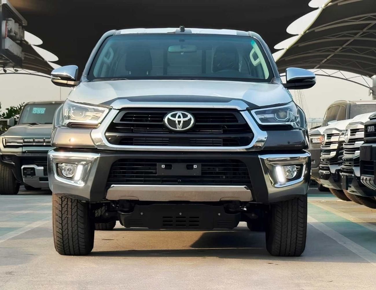 Toyota Hilux SR5 DOUBLE CABIN || 2.8L V4 DIESEL || BLIND SPOT | (CODE # HDAH1)