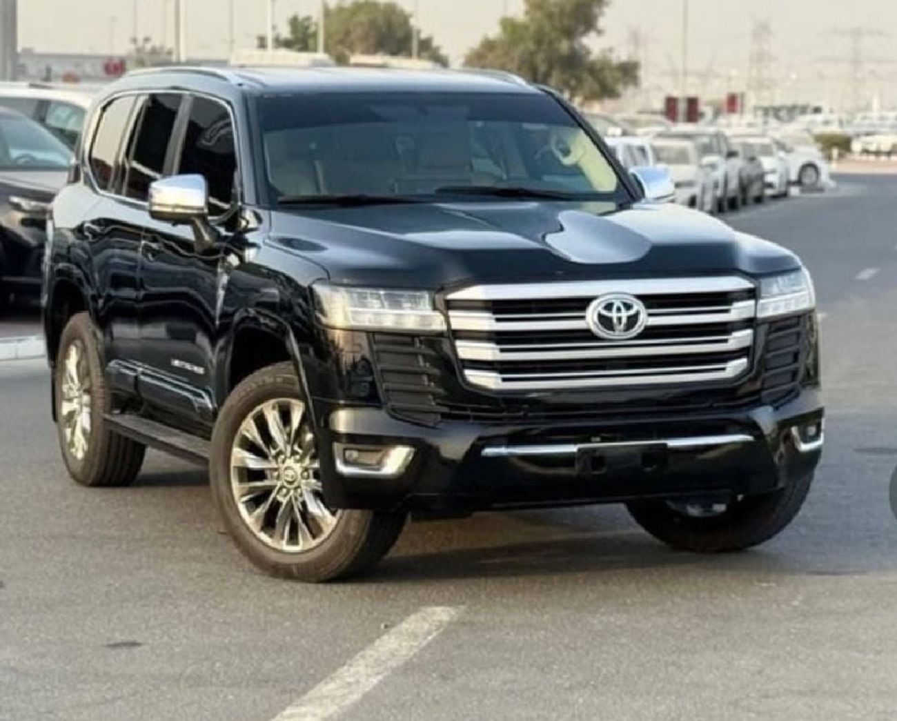 Toyota Land Cruiser GXR 2024Model 4.0L v6 petrol Engine Colour Black push start Transmission Automatic Interior.Begie leathe