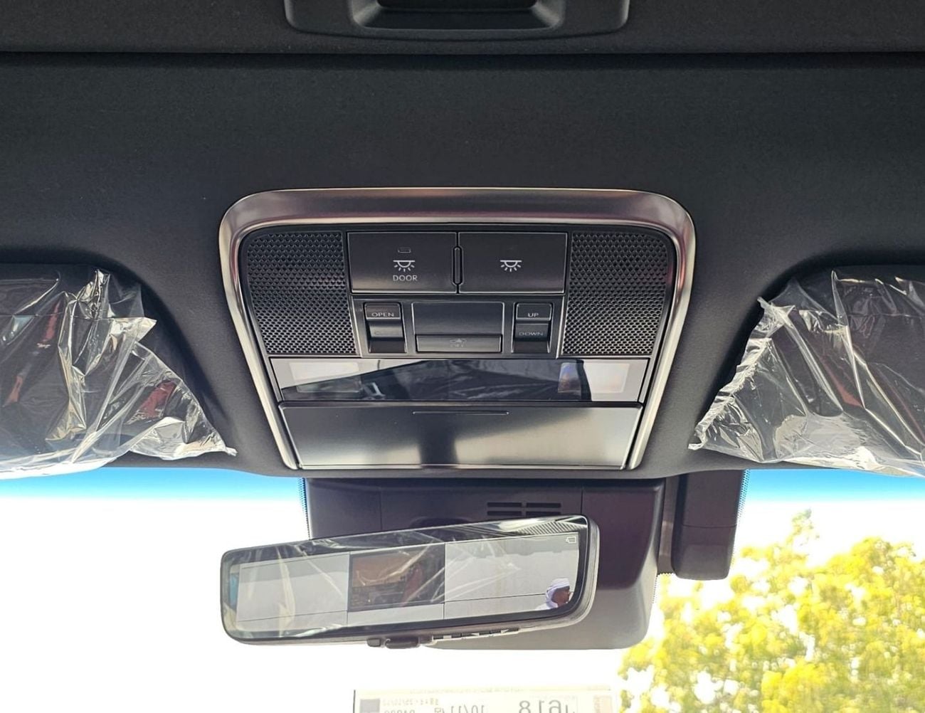Lexus LX600 SIGNATURE || 3.5L V6 PETROL / RADAR / REAR ENTERTAINMENT SCREEN / HEADS UP DISPALY / COOL BOX (CODE