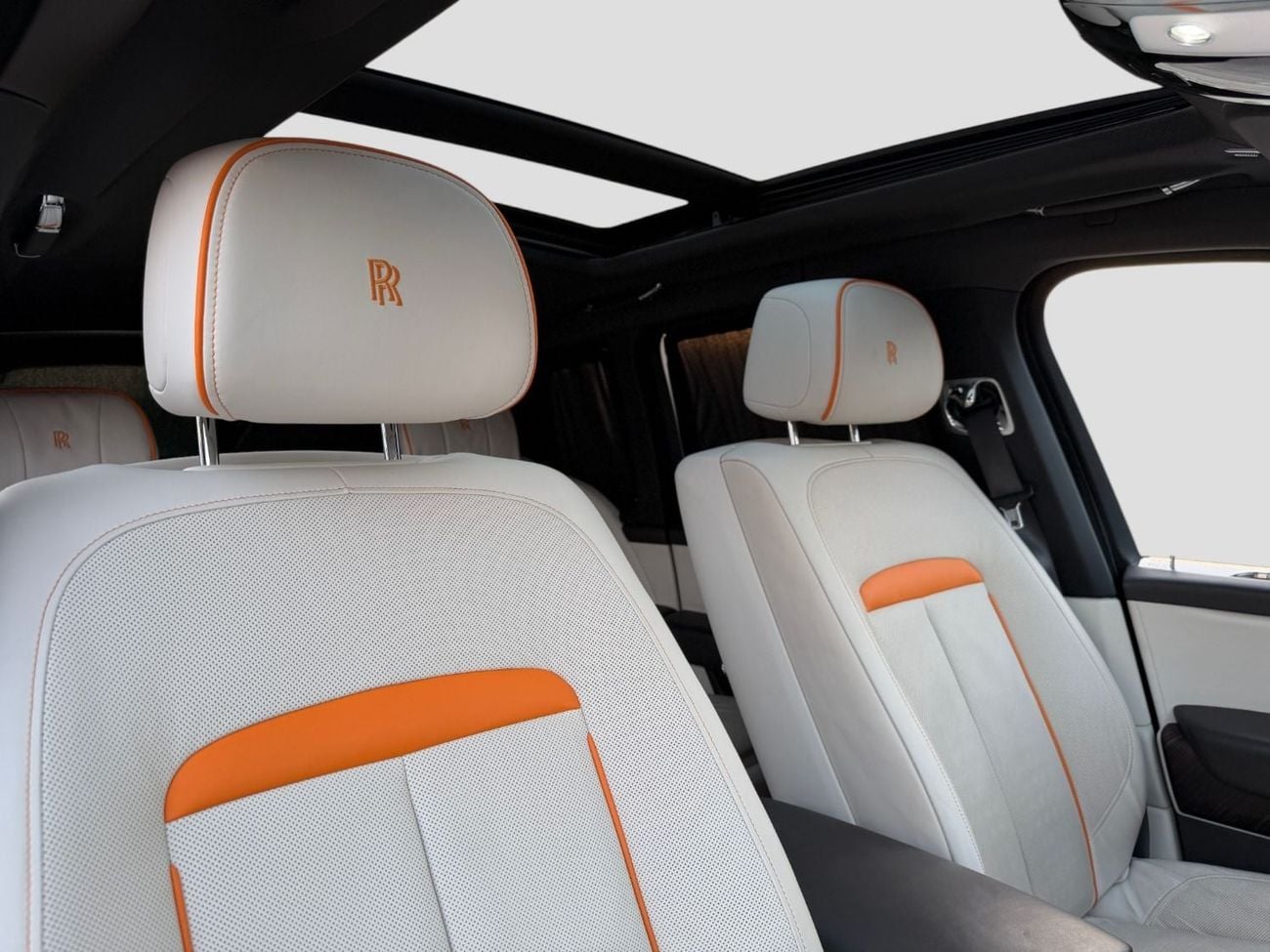 Rolls Royce Cullinan STANDARD ROLLS-ROYCE CULLINAN SILVER BADGE | GCC | ORIGINAL PAINT | AGMC SERVICE CONTRACT