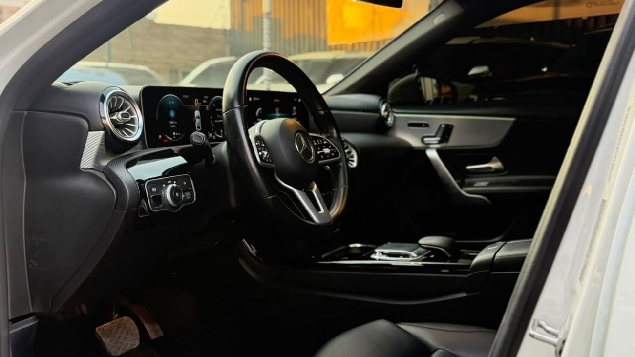 Mercedes Benz A220 STANDARD 2.0L 4-cylinder turbo (188 hp)