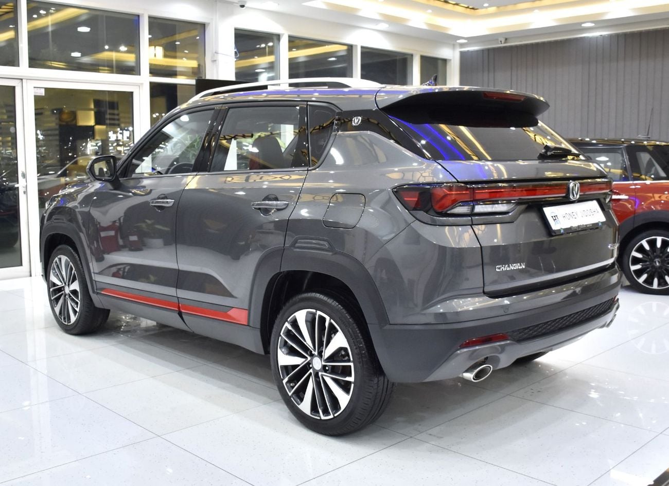 تشنجان سي اس 35 بلس LIMITED عرض ممتاز على سيارة شانجان CS35 PLUS (موديل 2024) باللون الرمادي بمواصفات خليجية
