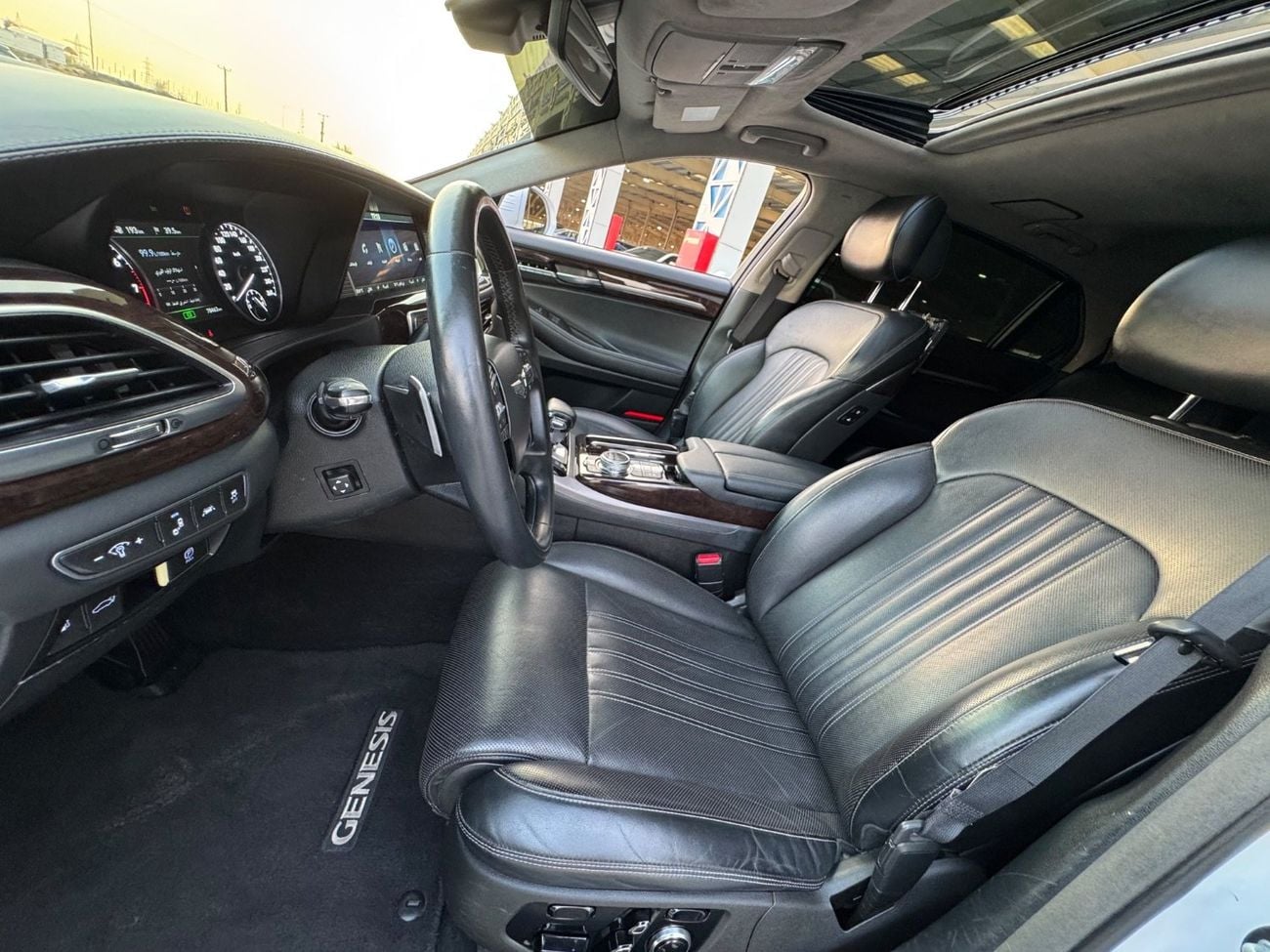 Genesis G90 ROYAL G90 ROYAL /LOW MILEAGE / 360 CAMERA/ REAR SCREENS/ FULL OPTIONS /