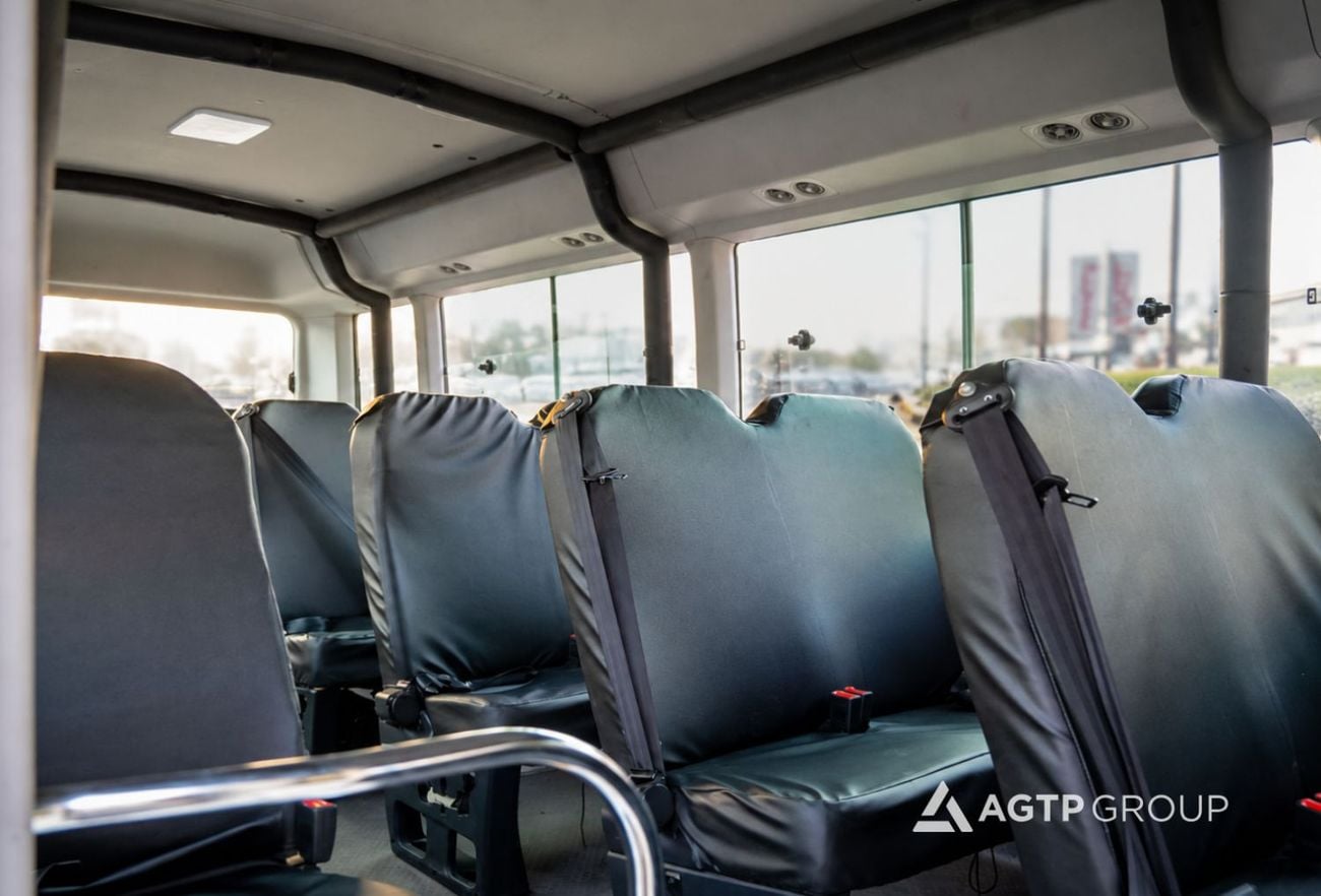 تويوتا كوستر LUXURY - 23 SEATER محرك ديزل سعة 4.2 لتر | دفع رباعي معدل
