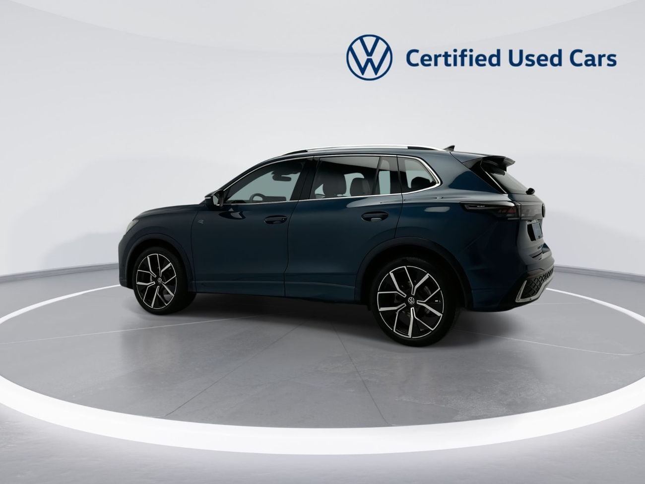 فولكس واجن تيجوان R-LINE 1.4L | Premium R-Line Interior | Panoramic Sunroof | Digital Cockpit Pro | Ambient Lighting | Rear C