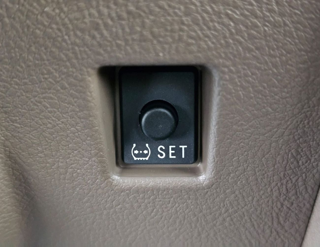 Toyota Land Cruiser Pick Up LC79 SINGLE CABIN || 4.0L PETROL V6 A/T | RADAR | FULL OPTION (CODE # SC)