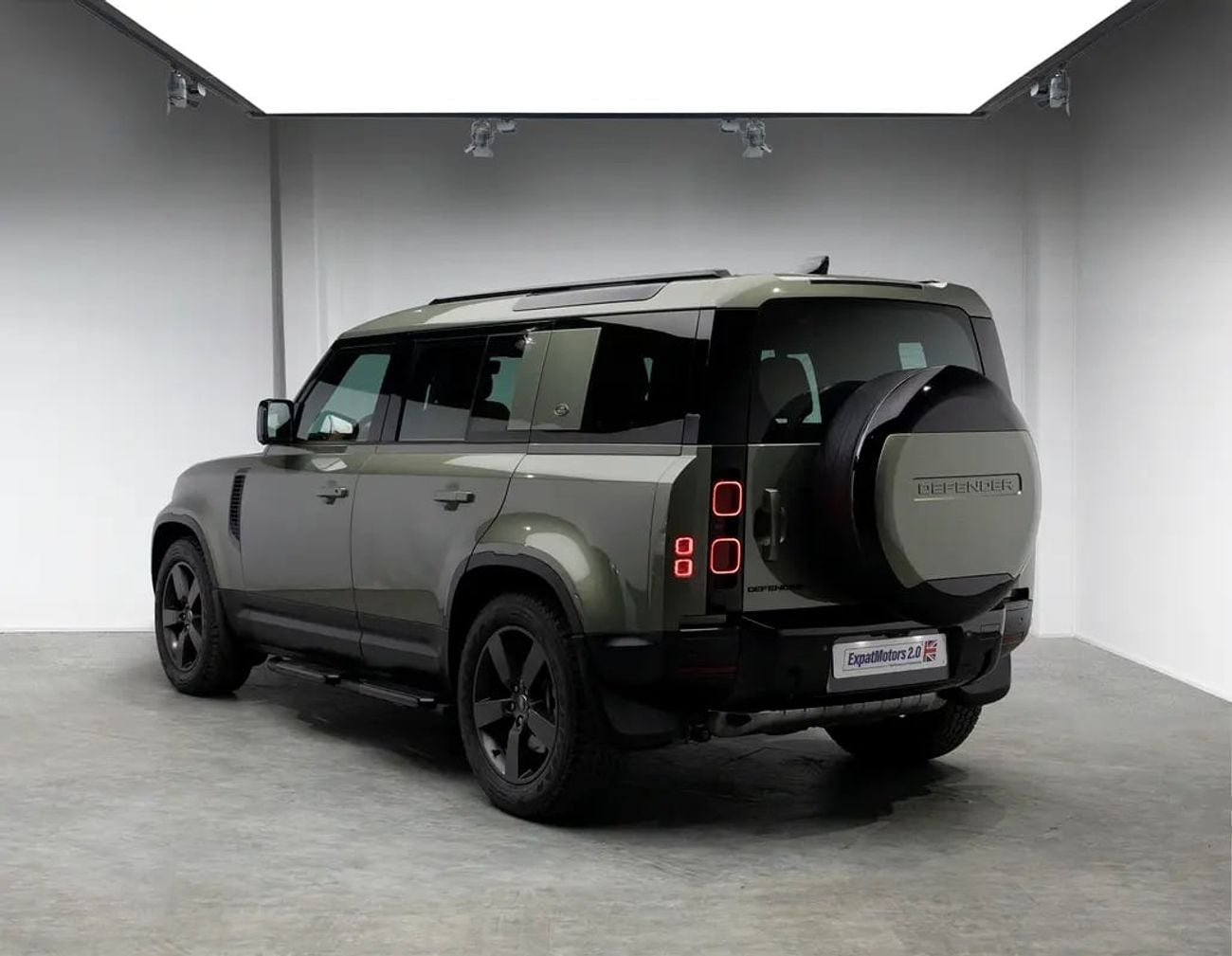 لاند روفر ديفندر Warranty until • FDSH • GCC Spec
