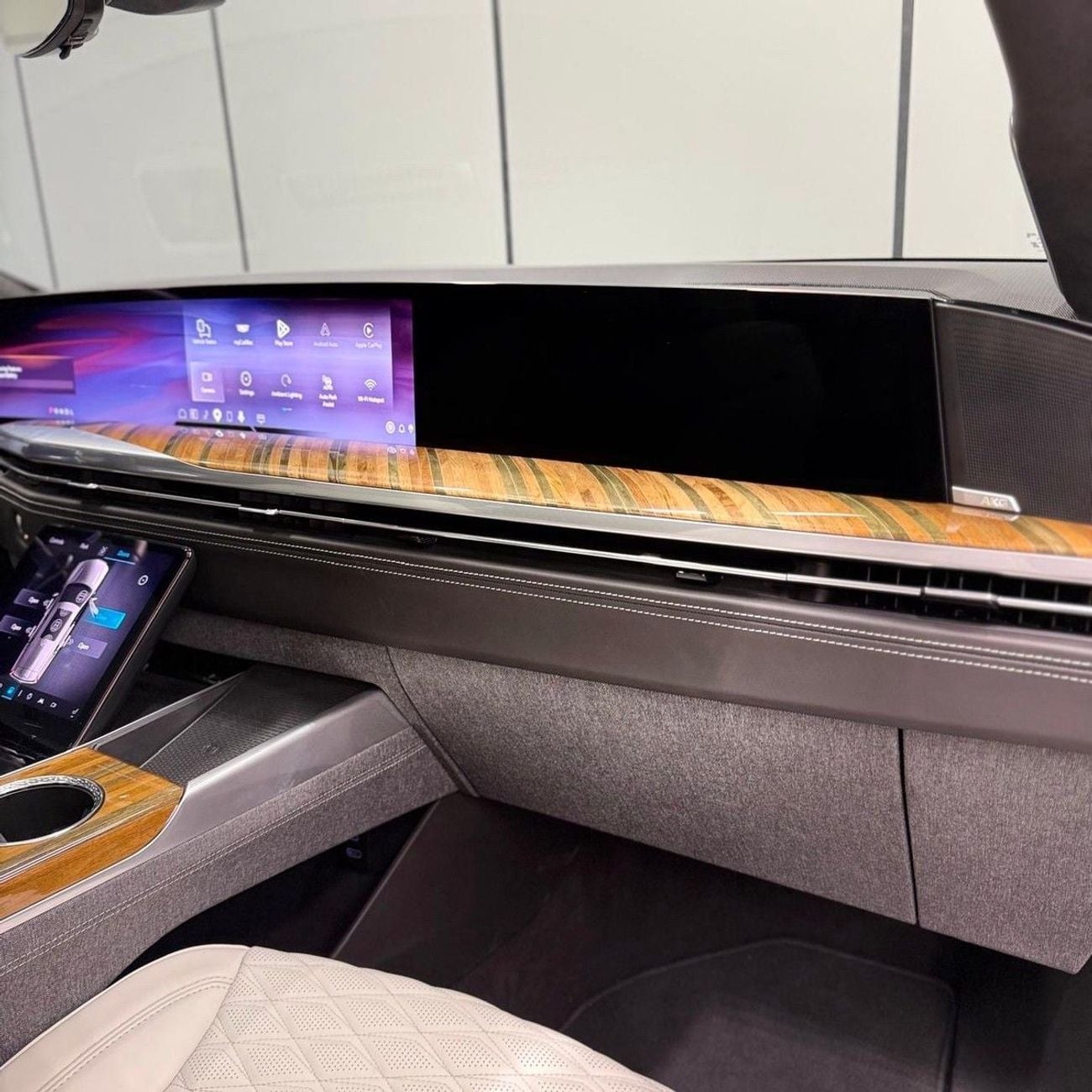 كاديلاك إسكالاد Sport Platinum Cadillac Escalade 2025 مواصفات خليجية