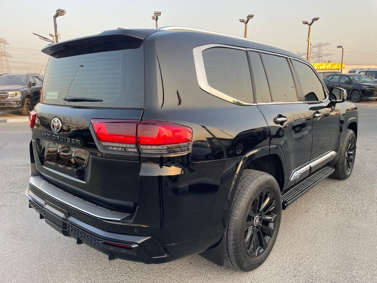 Toyota Land Cruiser VXR 2026 TOYOTA LAND CRUSIER VXR 3.5L TT - 409HP BLACK/RED