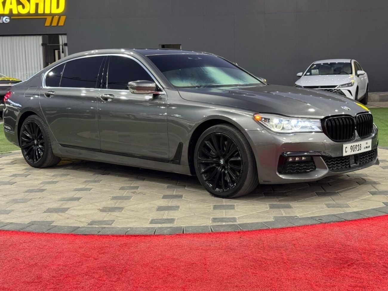 بي أم دبليو 750i
