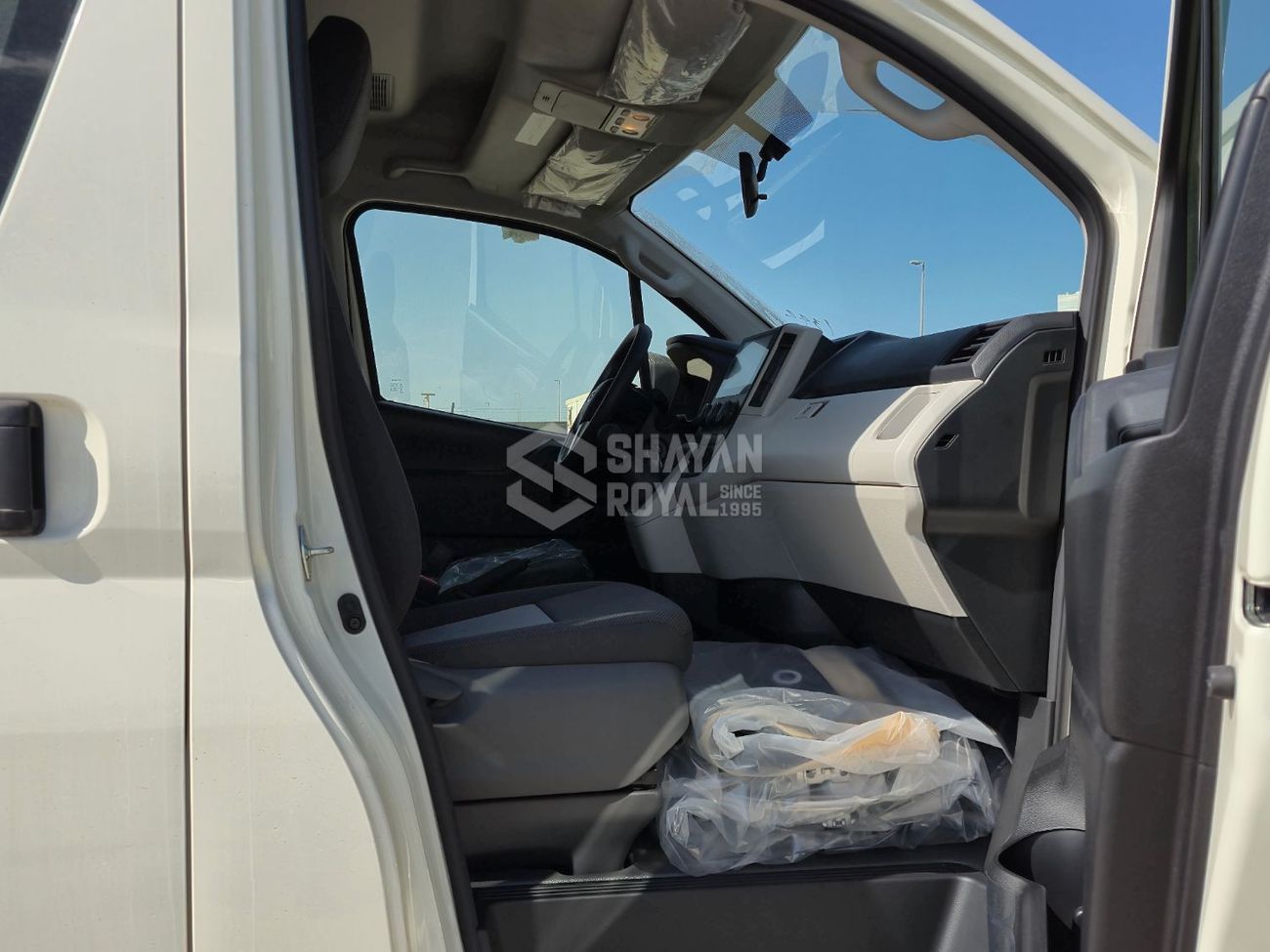 Toyota Hiace DX 3.5L PETROL V6 MT 13-SEATS RWD 2026MY