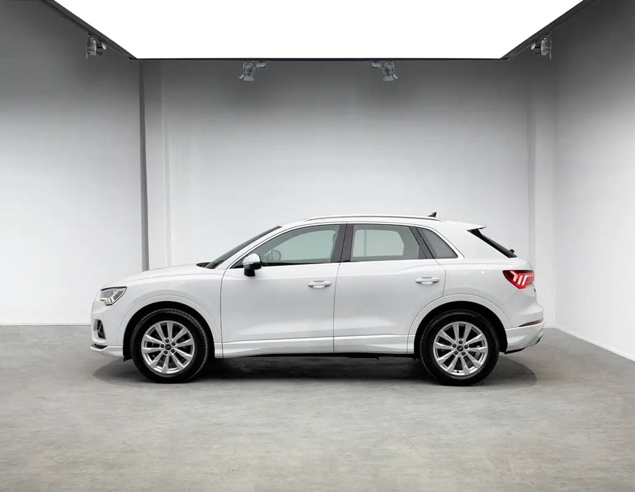 Audi Q3 35 TFSI ADVANCED Full Dealer Service History • GCC
