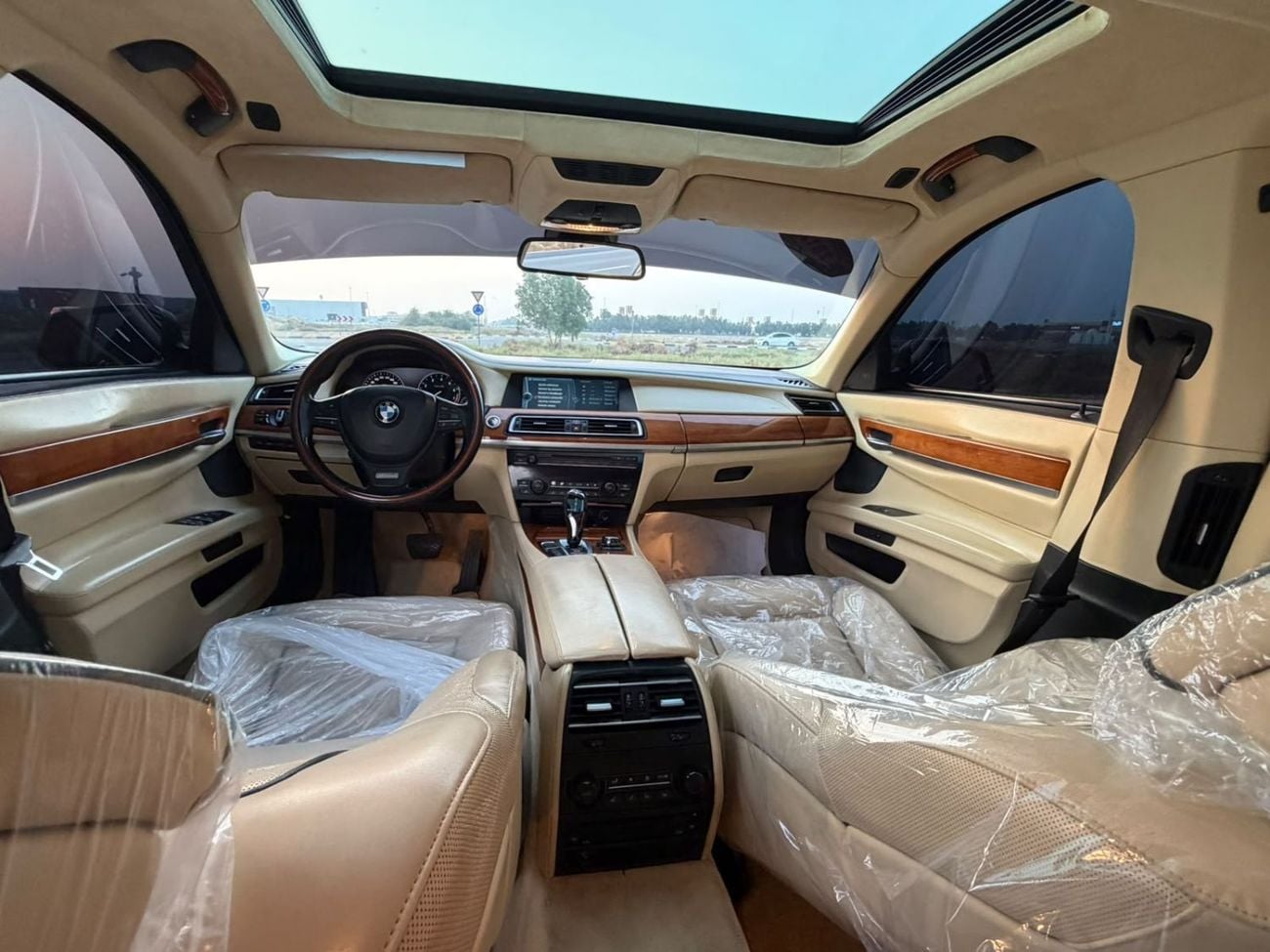 BMW 750Li EXCLUSIVE 4.4L V8 twin-turbo engine producing 407 hp, 8-speed