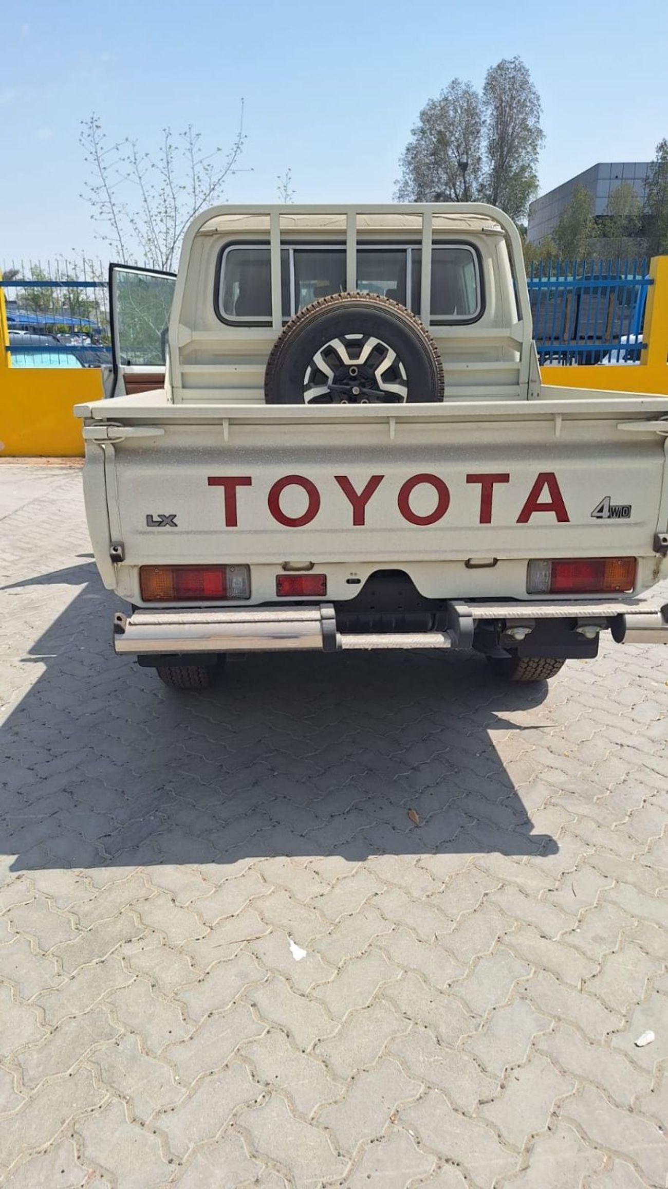Toyota Land Cruiser 70 LC76 LX TOYOTA LAND CRUISER DC 2.8L AT FULL OPTION