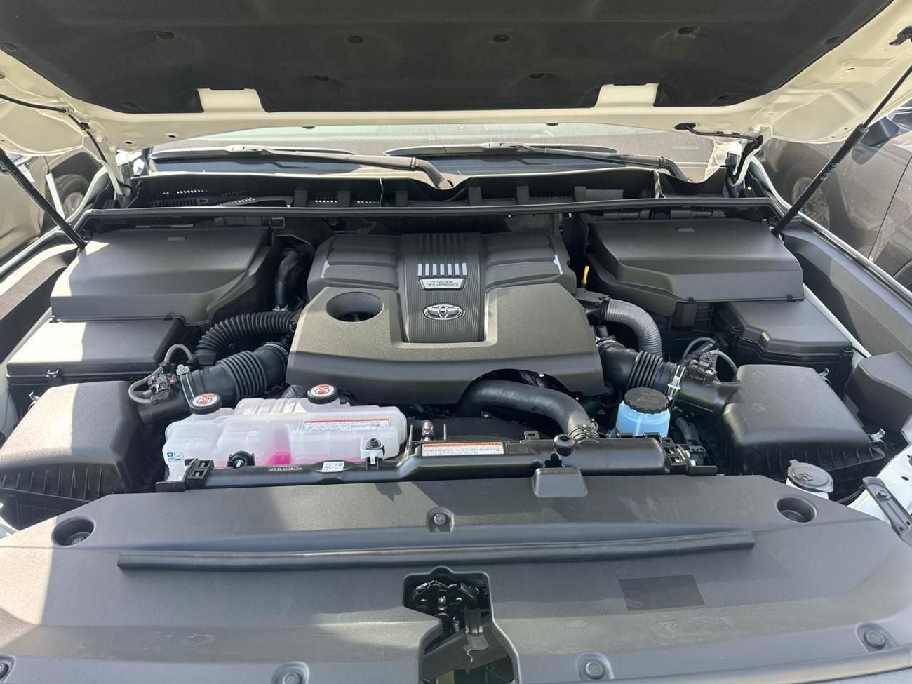 Toyota Land Cruiser GXR 3.5L V6 Twin-Turbo Petrol 2026 Model