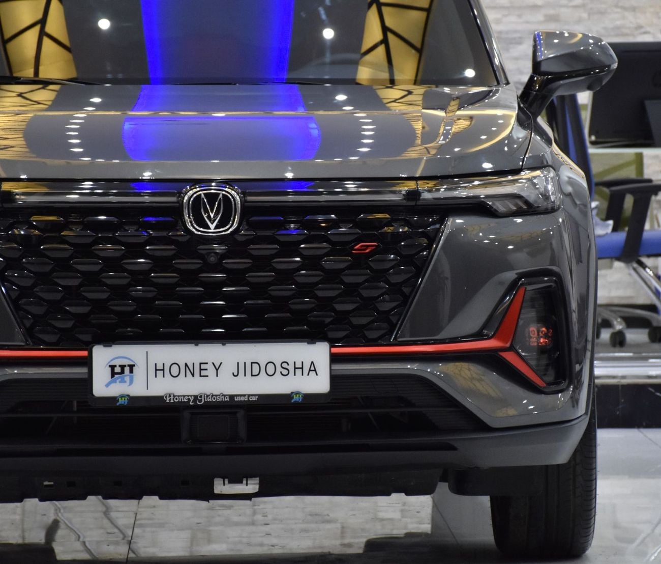 تشنجان سي اس 35 بلس LIMITED عرض ممتاز على سيارة شانجان CS35 PLUS (موديل 2024) باللون الرمادي بمواصفات خليجية