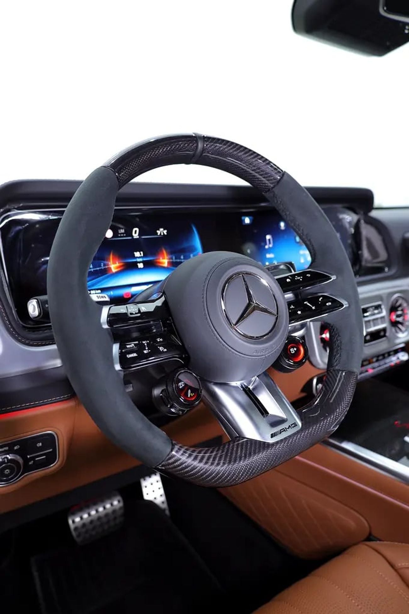 Mercedes Benz G63 AMG G63 GCC MANUFAKTUR EDITION +DOUBLE NIGHT PACKAGE CARBON INT+ 5 YEARS WARRANTY + FREE NANO COATING