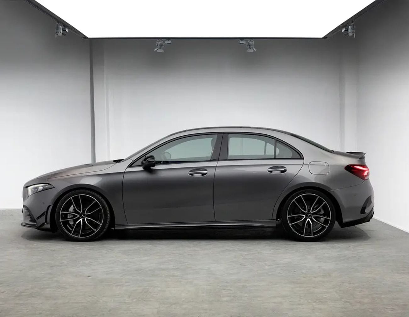 مرسيدس بنز A 35 AMG 4MATIC بريميوم 2.0L Turbo •AWD • Full Service History • GCC Spec