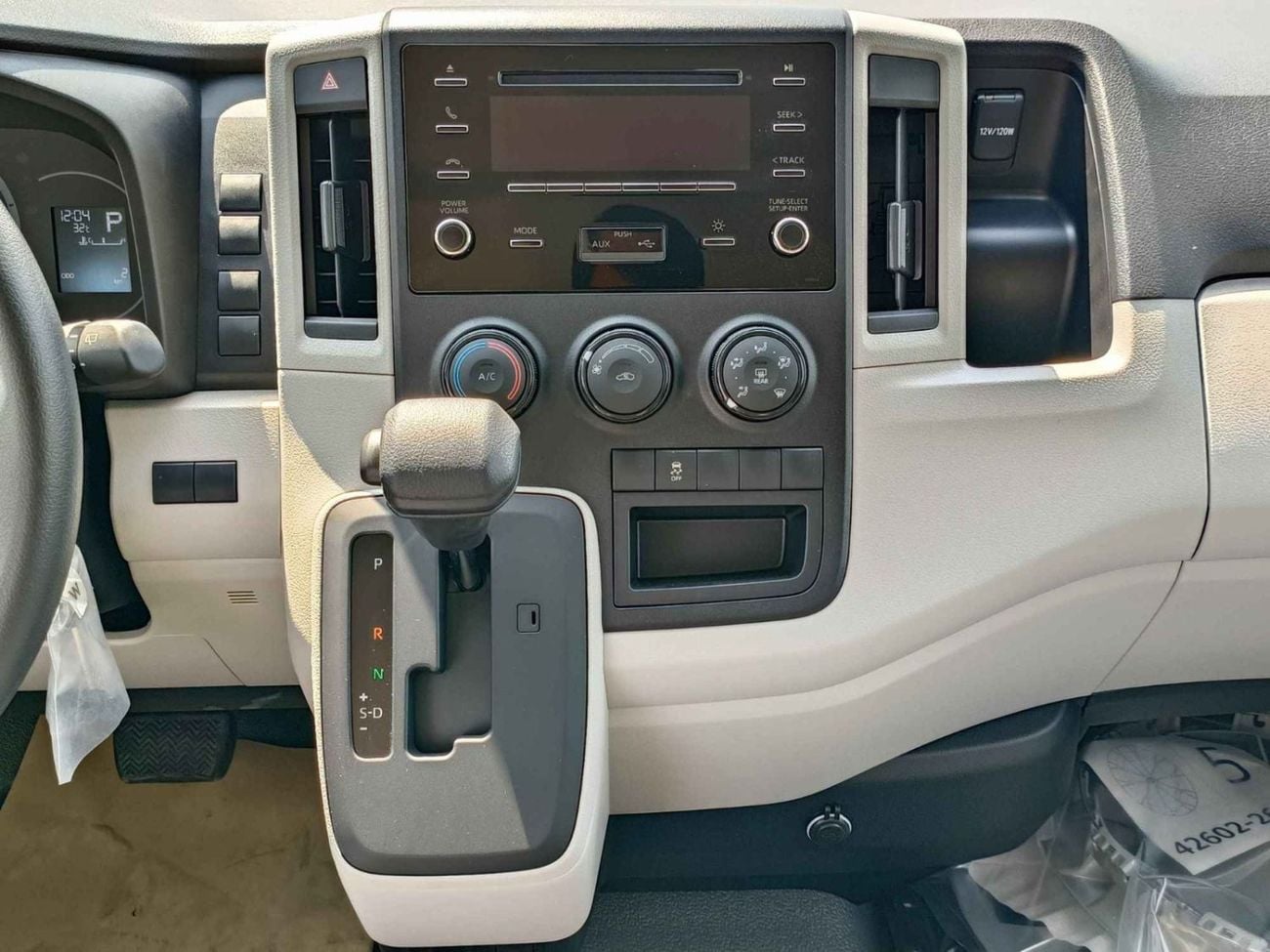 Toyota Hiace TOYOTA HIACE CARGO LOW ROOF || 3.5L PETROL A/T V6 (CODE # HCLRAE)