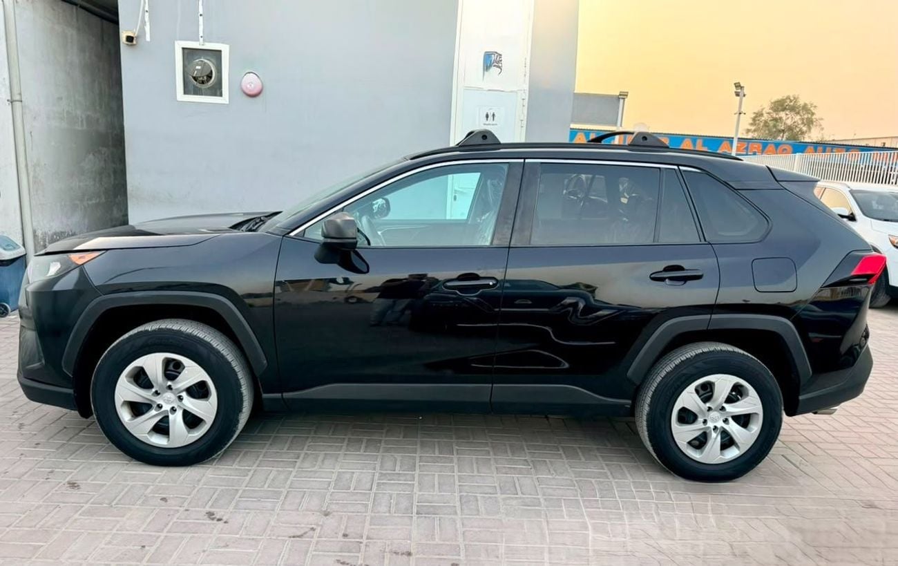 Toyota RAV4 LE
