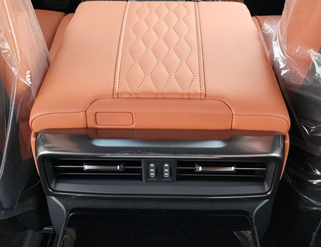 Lexus LX700h VIP LEXUS LX700 HYBRID SEATS || FULL OPTION | PETROL AT 3.5L V6 4WD (CODE # L7V) BLACK 2026