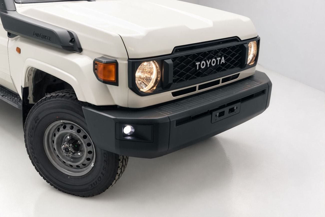 Toyota Land Cruiser 70 LC 78 HARDTOP 4.0L AT - White Inside Oak | Export Only