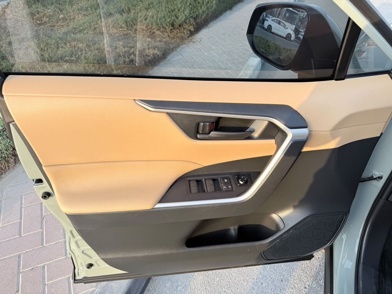 Toyota RAV4 EX RAV4 GCC 2023 model mid option