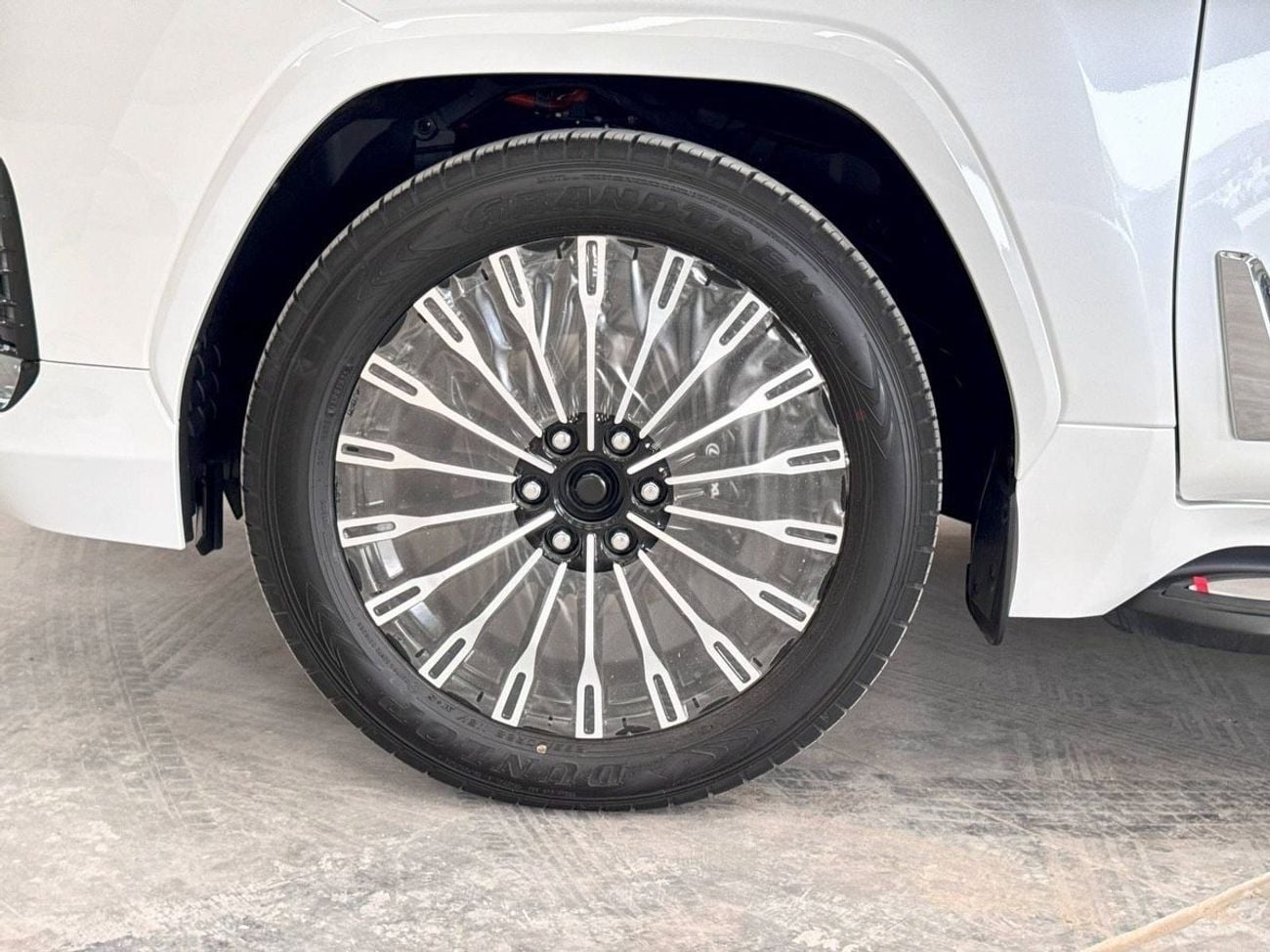 لكزس LX 700h VIP (No Autopark)